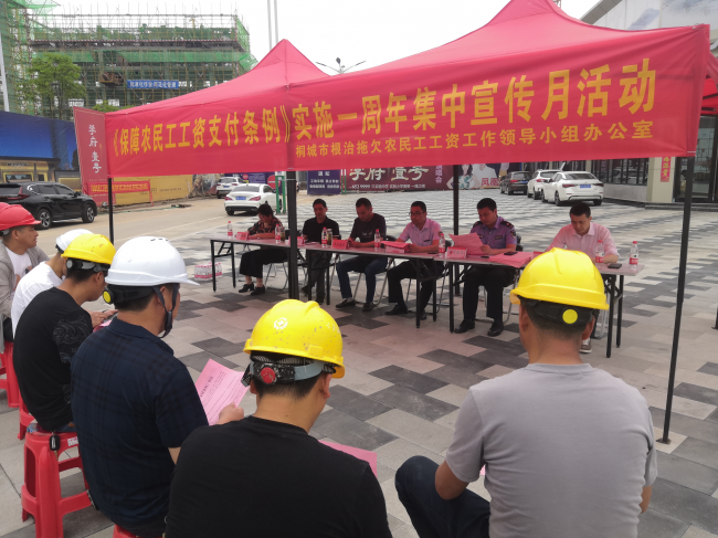 2021年5月10日，在桐城市学府一号工地开展送法进工地活动，范鑫（摄影）